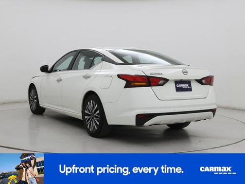 White 2025 Nissan Altima SV