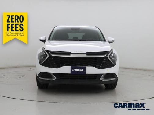 White 2024 Kia Sportage EX