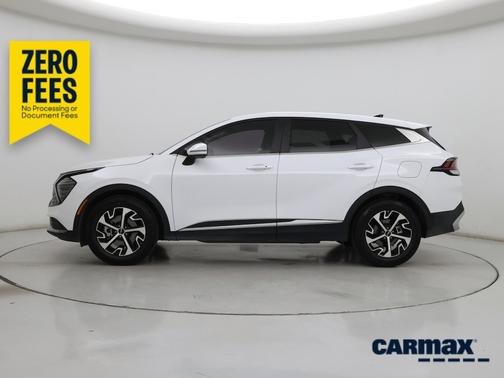 White 2024 Kia Sportage EX