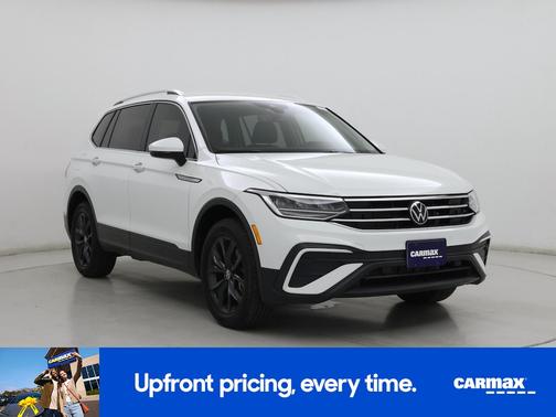 White 2024 Volkswagen Tiguan SE
