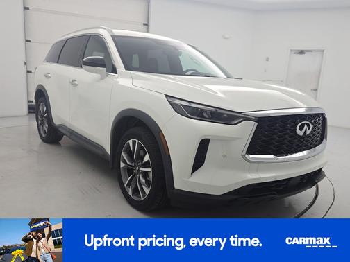 White 2023 INFINITI QX60 Luxe