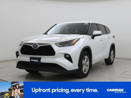 White 2023 Toyota Highlander Hybrid LE