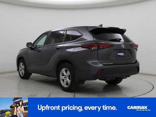 Gray 2024 Toyota Highlander LE