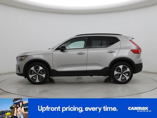 2023 Volvo XC40 B5 Plus Dark Theme