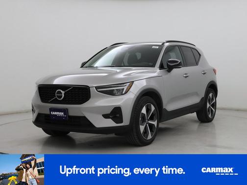 2023 Volvo XC40 B5 Plus Dark Theme
