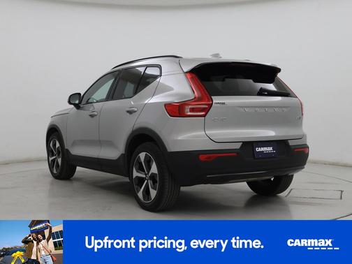 2023 Volvo XC40 B5 Plus Dark Theme