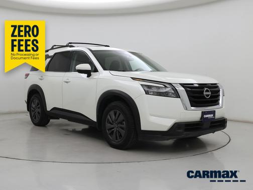 White 2024 Nissan Pathfinder SV