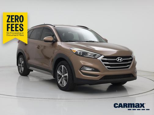 Gold 2017 Hyundai TUCSON SE