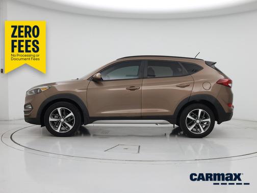 Gold 2017 Hyundai TUCSON SE