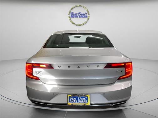 2018 Volvo S90 T6 Momentum