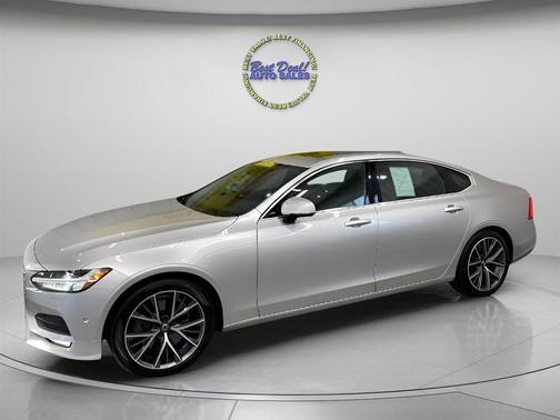 2018 Volvo S90 T6 Momentum