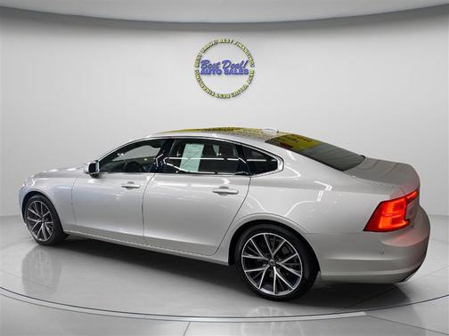 2018 Volvo S90 T6 Momentum