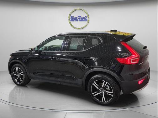 2023 Volvo XC40 B5 Core AWD 4DR SUV