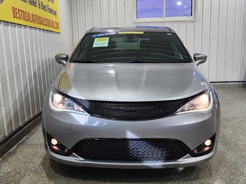 2020 Chrysler Pacifica Touring 4dr Mini-Van