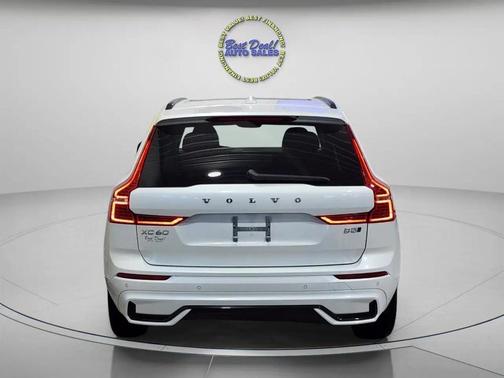 2023 Volvo XC60 B5 Plus Dark  THEME AWD 4DR SUV