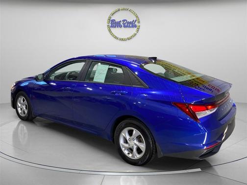 2022 Hyundai ELANTRA SE