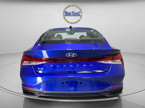 2022 Hyundai ELANTRA SE