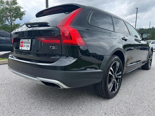 2019 Volvo V90 Cross Country T5
