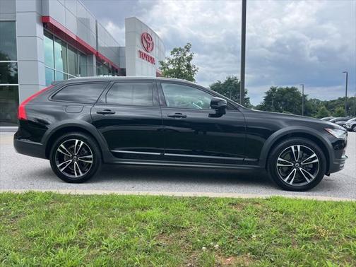 2019 Volvo V90 Cross Country T5