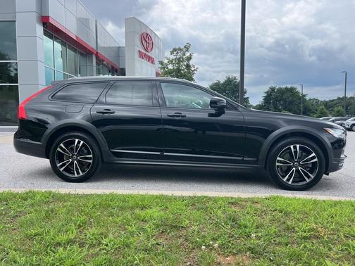 2019 Volvo V90 Cross Country T5