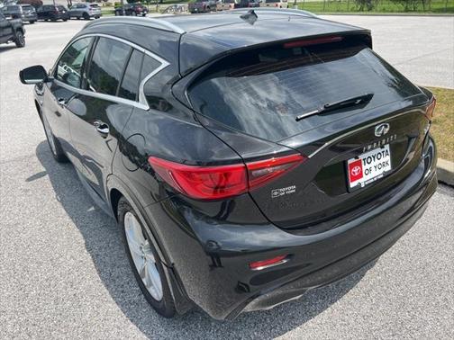 2018 INFINITI QX30 LUXE