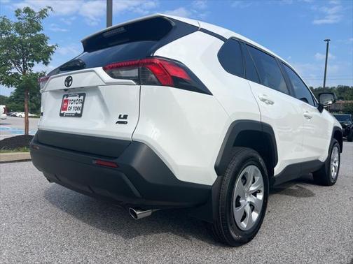 2025 Toyota RAV4 LE