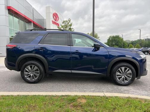 2025 Nissan Pathfinder SV 4WD