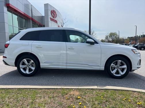 2024 Audi Q7 45 Premium Plus