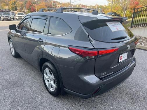 2022 Toyota Highlander LE