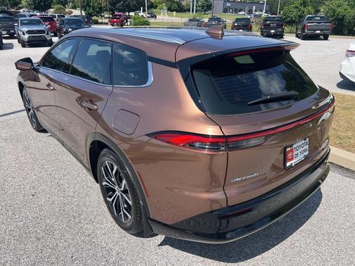 2025 Toyota Crown Signia XLE