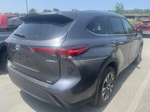 2022 Toyota Highlander Hybrid XLE