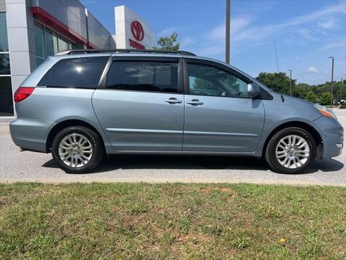 2010 Toyota Sienna XLE