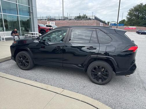 2022 Toyota RAV4 Hybrid SE