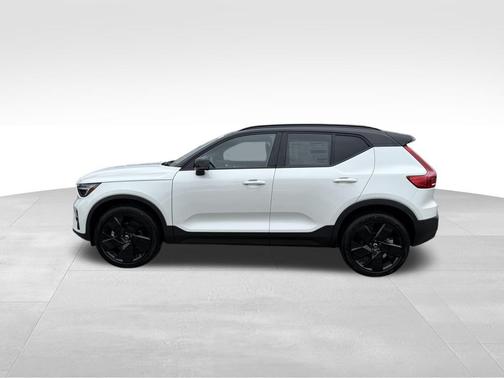 2026 Volvo XC40 B5 Ultra Black Edition