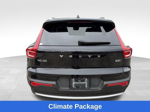 2025 Volvo XC40 B5 Core