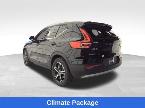 2025 Volvo XC40 B5 Core