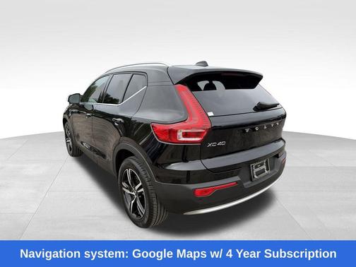 2025 Volvo XC40 B5 Core
