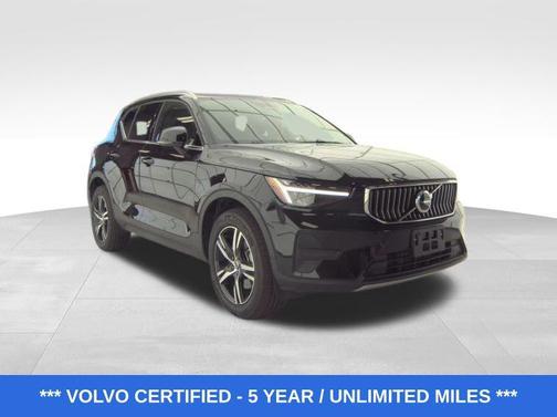 2025 Volvo XC40 B5 Core