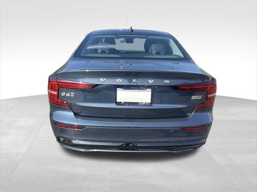 2024 Volvo S60 B5 Plus Dark Theme