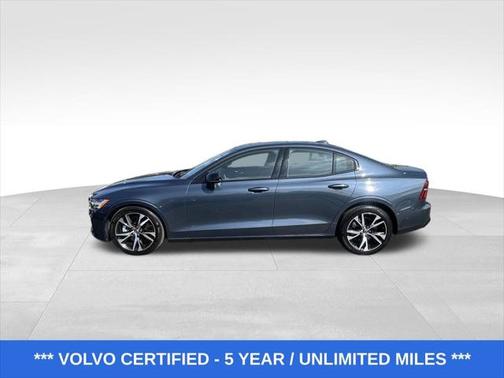 2024 Volvo S60 B5 Plus Dark Theme