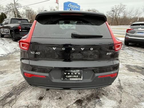 2025 Volvo XC40 B5 Plus Dark Theme