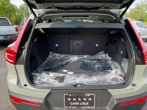 2025 Volvo XC40 B5 Plus Dark Theme