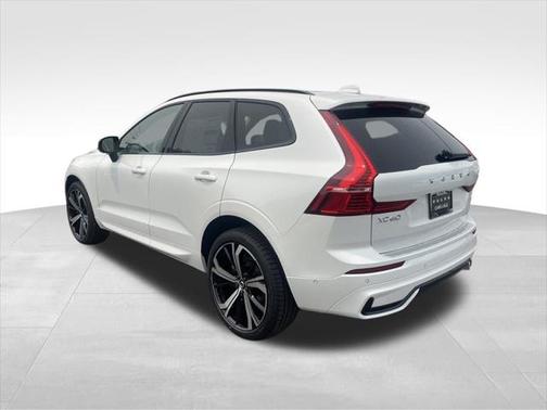 2025 Volvo XC60 B5 Ultra