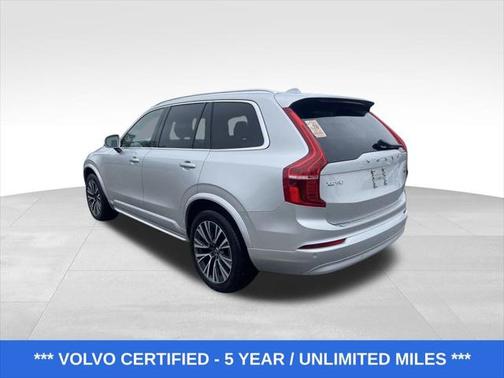 2022 Volvo XC90 T6 Momentum
