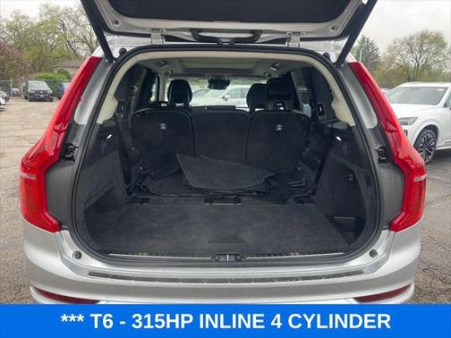 2022 Volvo XC90 T6 Momentum