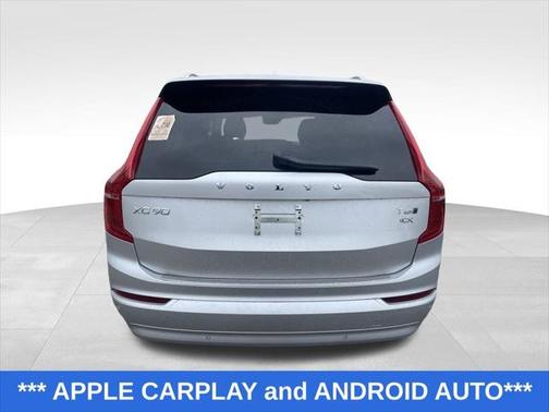 2022 Volvo XC90 T6 Momentum