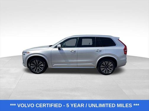 2022 Volvo XC90 T6 Momentum