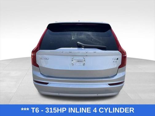 2022 Volvo XC90 T6 Momentum