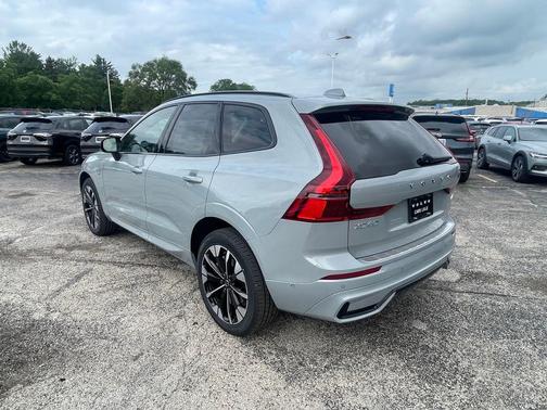 2026 Volvo XC60 Plug-In Hybrid T8 Plus