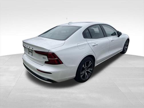 2024 Volvo S60 B5 Core Dark Theme